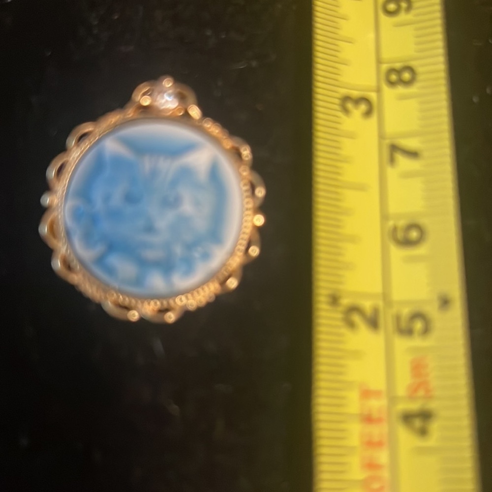 Estate Jewelry Sale Carved Kitten Face Pendant White CZ Accent stone Beautiful - Picture 3 of 4